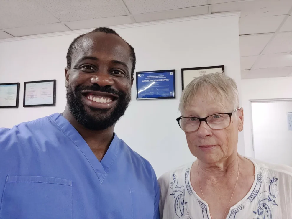 Реальный пациент IB Clinic Москва после получения 3D-стелек, положительная реакция на подгонку, индивидуальные ортопедические стельки, м. Беломорская