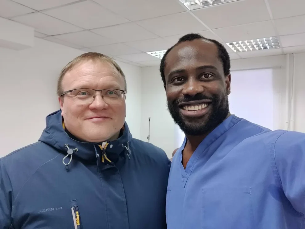 IB Clinic 3D-стельки Москва &mdash; реальная консультация врача-ортопеда Ивунзе с пациентом после 3D-сканирования, м. Беломорская