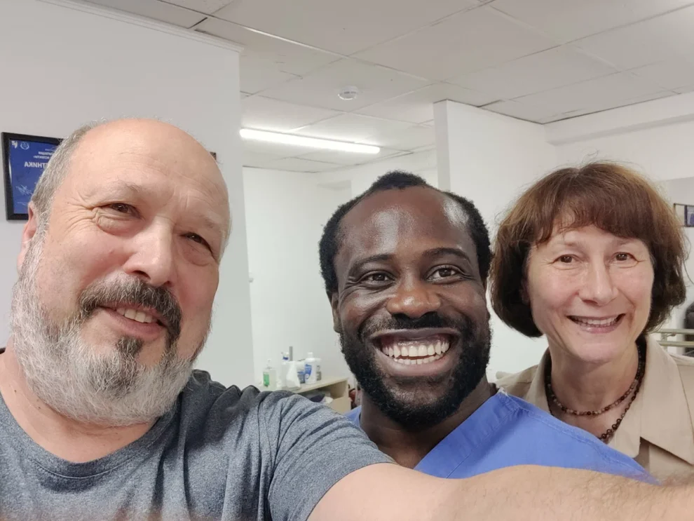 Реальный пациент IB Clinic Москва после получения 3D-стелек, положительная реакция на подгонку, индивидуальные ортопедические стельки, м. Беломорская