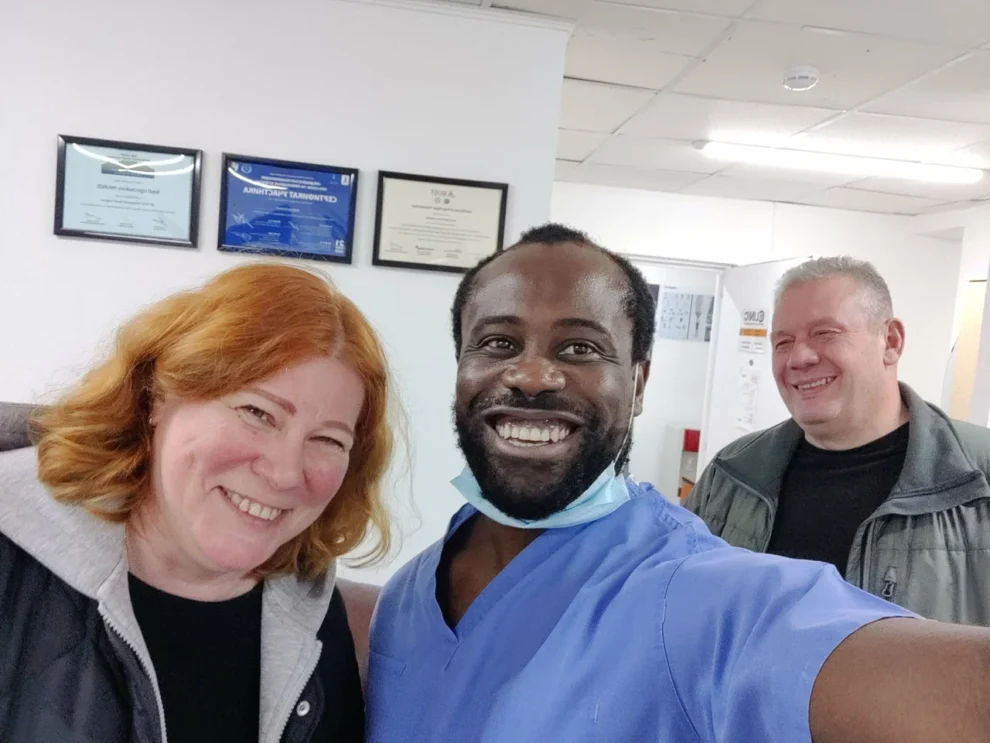 Реальный пациент IB Clinic Москва после получения 3D-стелек, положительная реакция на подгонку, индивидуальные ортопедические стельки, м. Беломорская