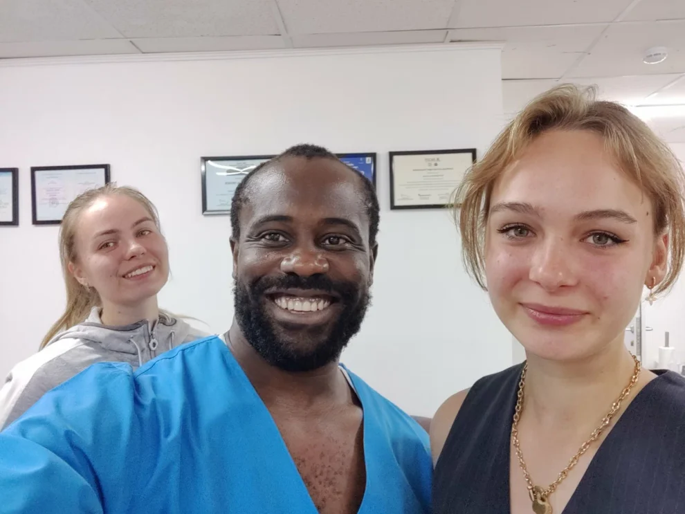 Реальный пациент IB Clinic Москва после получения 3D-стелек, положительная реакция на подгонку, индивидуальные ортопедические стельки, м. Беломорская