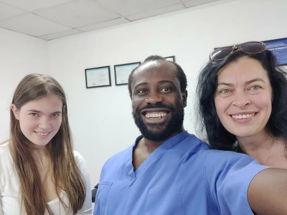 Реальный пациент IB Clinic Москва после получения 3D-стелек, положительная реакция на подгонку, индивидуальные ортопедические стельки, м. Беломорская