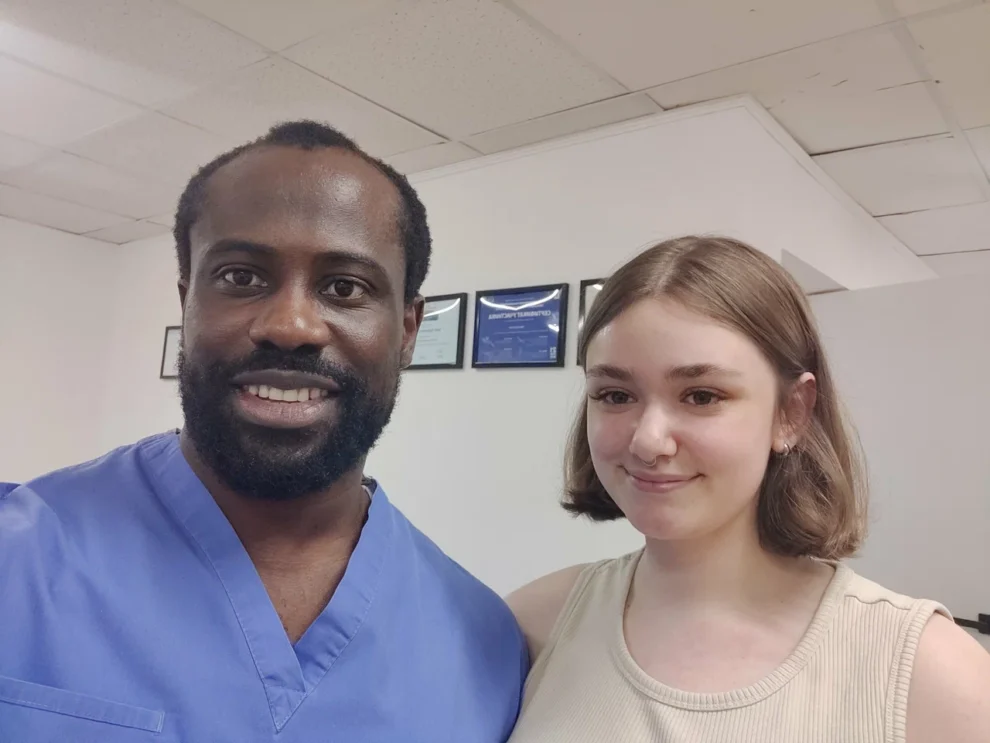 Консультация врача-ортопеда Ивунзе IB Clinic Москва, осмотр стопы перед изготовлением индивидуальных 3D-стелек, м. Беломорская